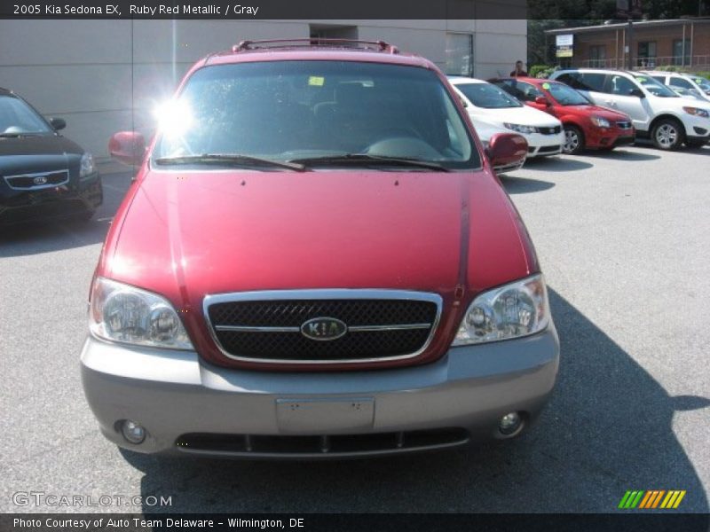 Ruby Red Metallic / Gray 2005 Kia Sedona EX