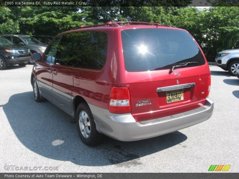 Ruby Red Metallic / Gray 2005 Kia Sedona EX