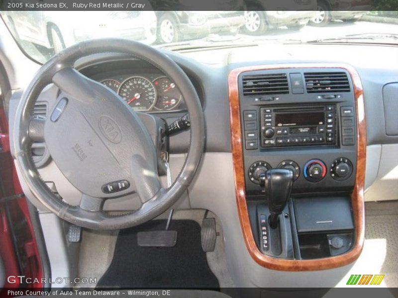 Ruby Red Metallic / Gray 2005 Kia Sedona EX