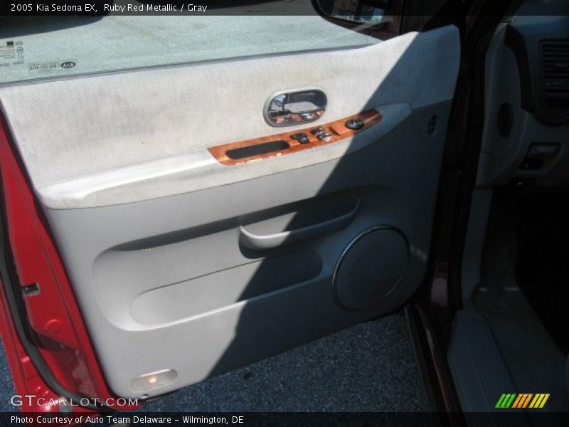 Ruby Red Metallic / Gray 2005 Kia Sedona EX