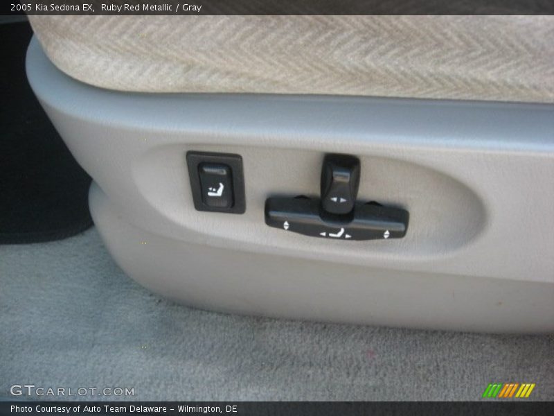 Ruby Red Metallic / Gray 2005 Kia Sedona EX