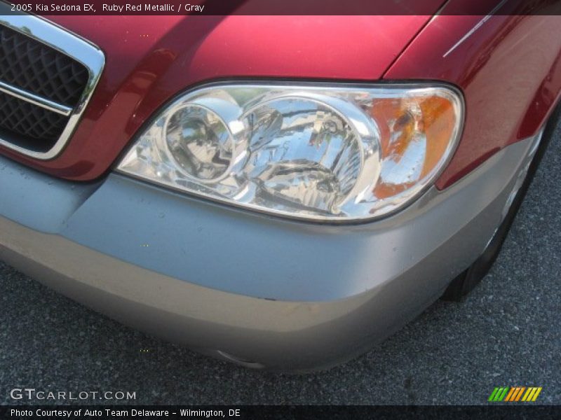 Ruby Red Metallic / Gray 2005 Kia Sedona EX