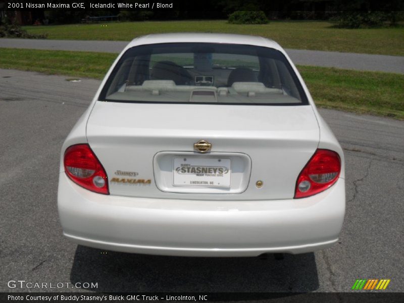 Icelandic White Pearl / Blond 2001 Nissan Maxima GXE