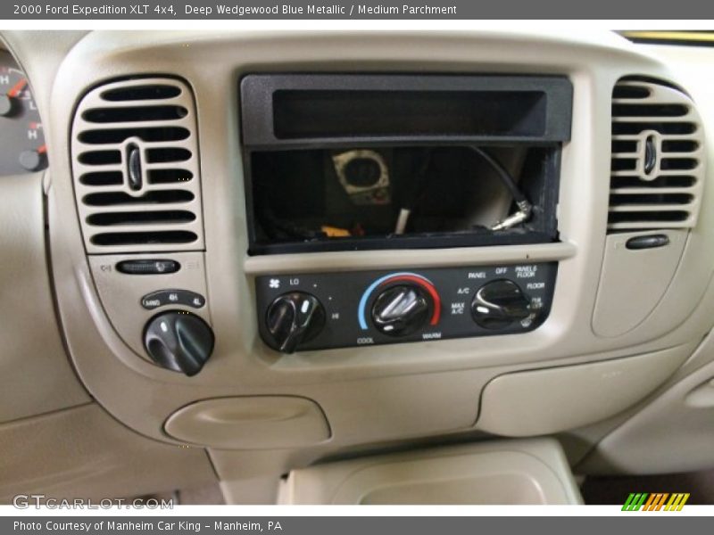 Deep Wedgewood Blue Metallic / Medium Parchment 2000 Ford Expedition XLT 4x4