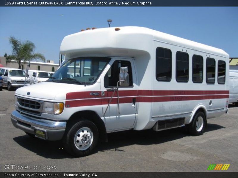 Front 3/4 View of 1999 E Series Cutaway E450 Commercial Bus
