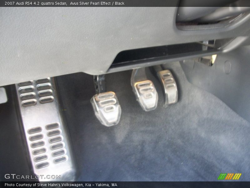 Controls of 2007 RS4 4.2 quattro Sedan
