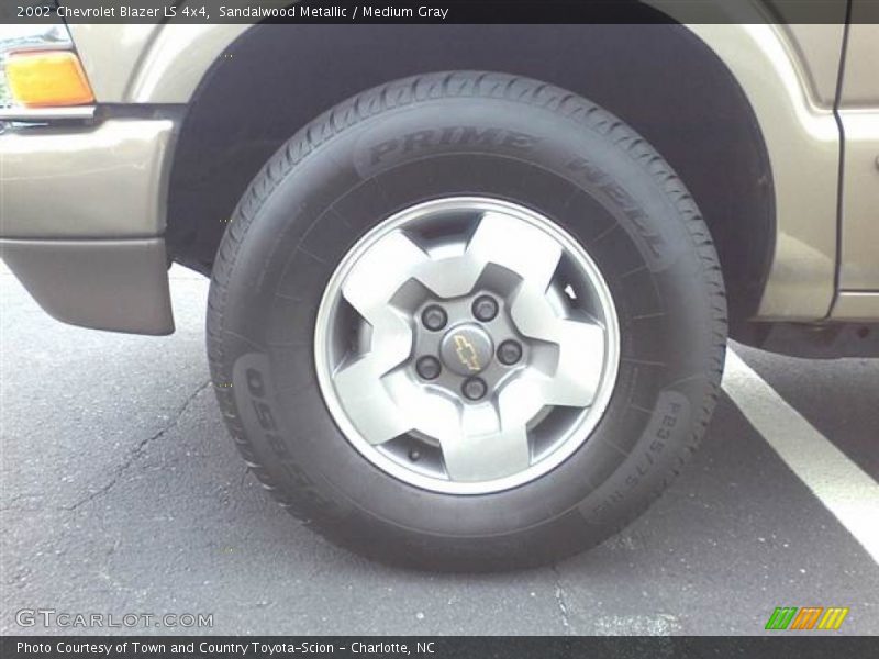 Sandalwood Metallic / Medium Gray 2002 Chevrolet Blazer LS 4x4