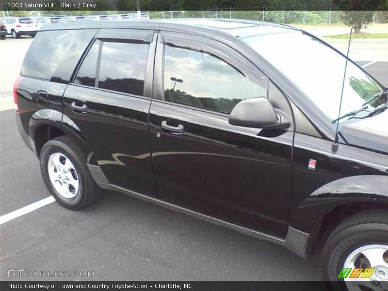 Black / Gray 2003 Saturn VUE