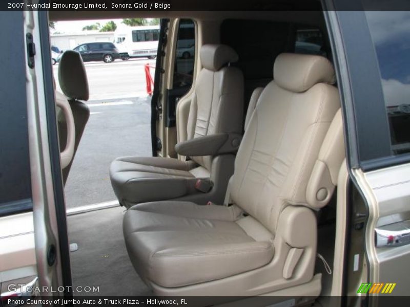 Sonora Gold / Beige 2007 Hyundai Entourage Limited