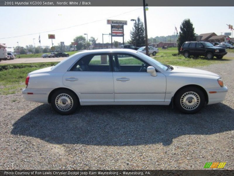 Nordic White / Black 2001 Hyundai XG300 Sedan