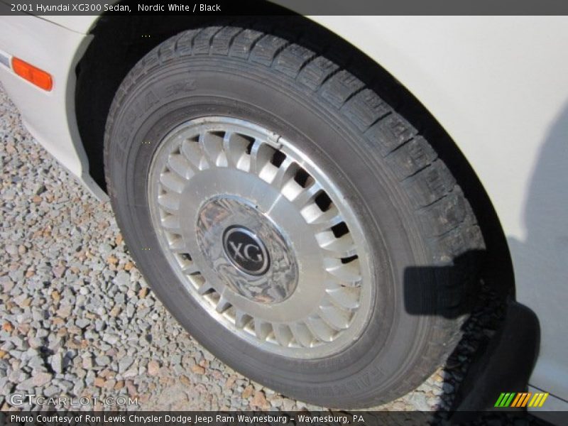 Nordic White / Black 2001 Hyundai XG300 Sedan