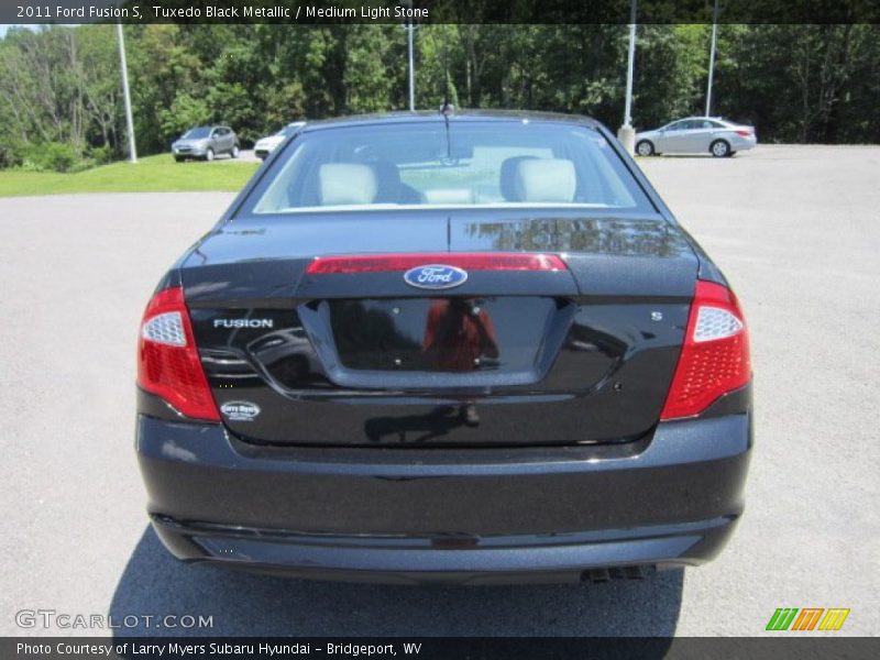 Tuxedo Black Metallic / Medium Light Stone 2011 Ford Fusion S