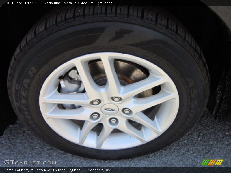 Tuxedo Black Metallic / Medium Light Stone 2011 Ford Fusion S