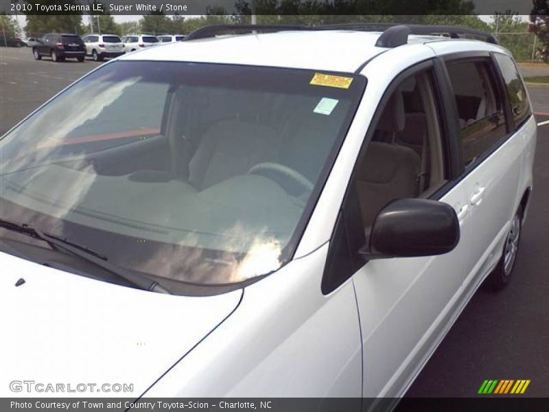 Super White / Stone 2010 Toyota Sienna LE