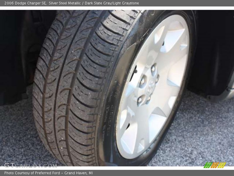 Silver Steel Metallic / Dark Slate Gray/Light Graystone 2006 Dodge Charger SE