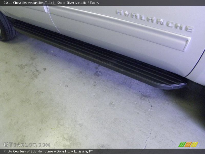 Sheer Silver Metallic / Ebony 2011 Chevrolet Avalanche LT 4x4