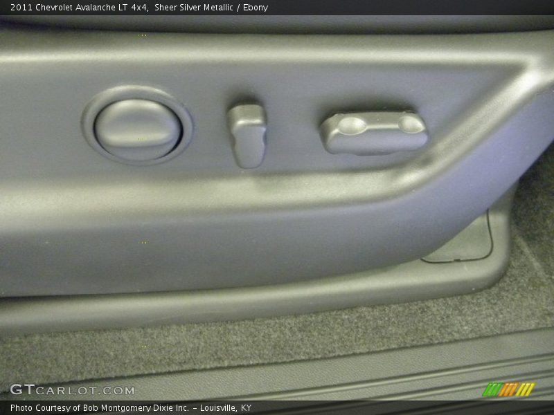 Sheer Silver Metallic / Ebony 2011 Chevrolet Avalanche LT 4x4