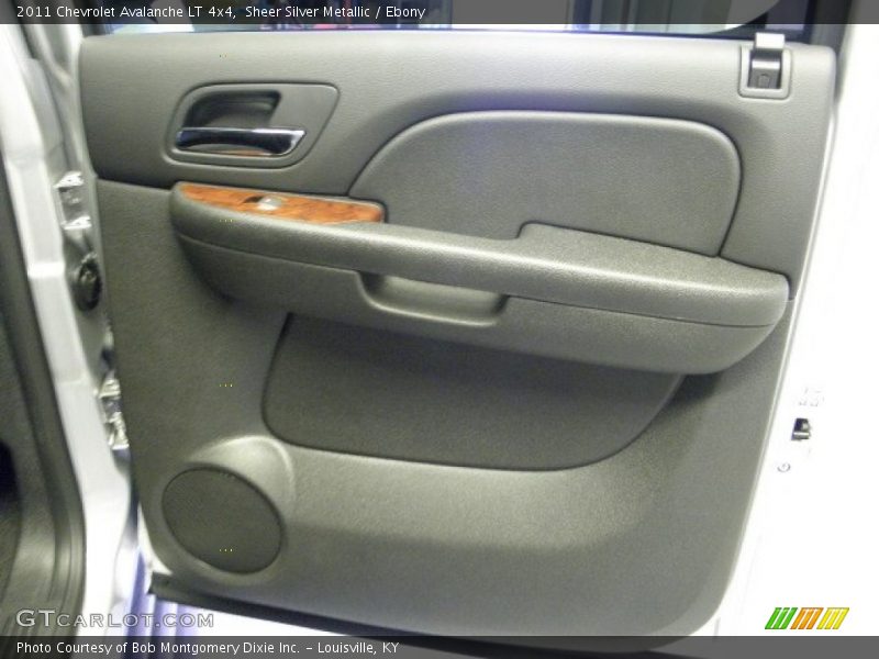 Sheer Silver Metallic / Ebony 2011 Chevrolet Avalanche LT 4x4