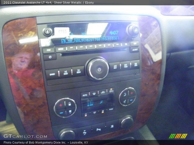 Sheer Silver Metallic / Ebony 2011 Chevrolet Avalanche LT 4x4