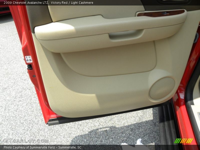 Victory Red / Light Cashmere 2009 Chevrolet Avalanche LTZ