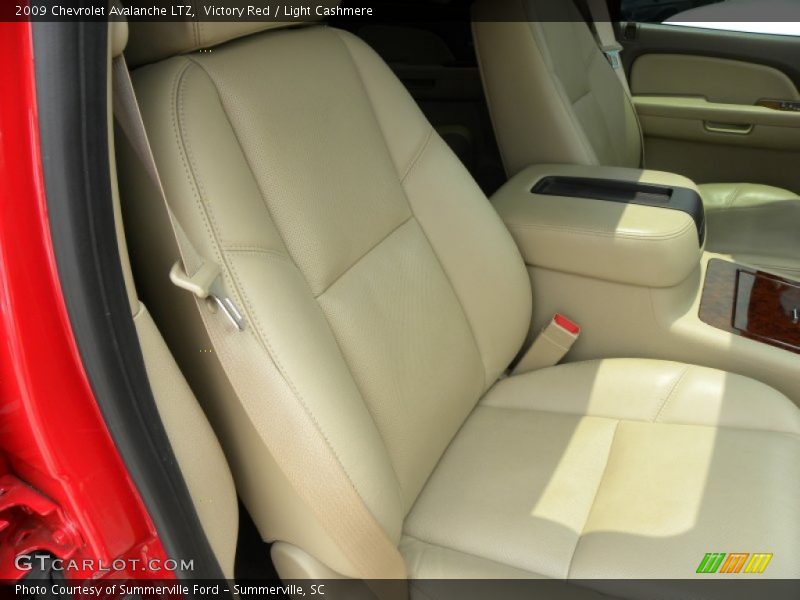 Victory Red / Light Cashmere 2009 Chevrolet Avalanche LTZ