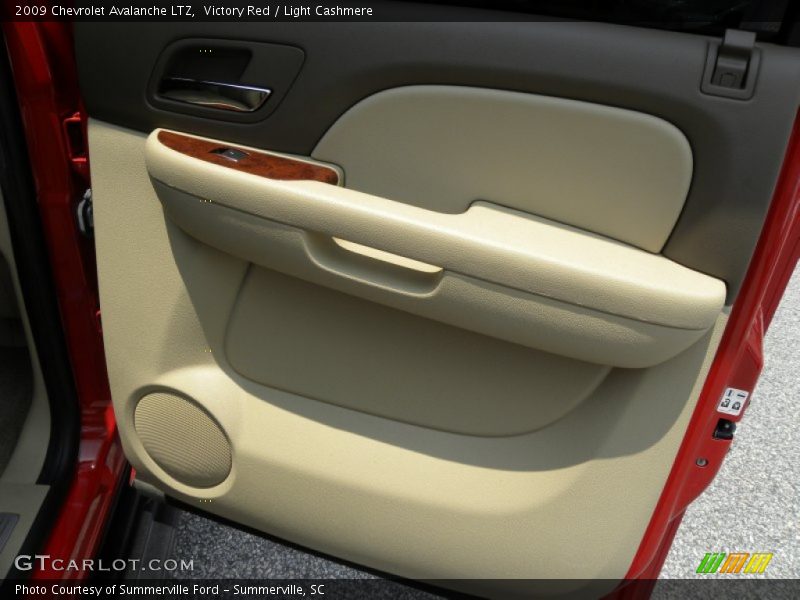 Victory Red / Light Cashmere 2009 Chevrolet Avalanche LTZ