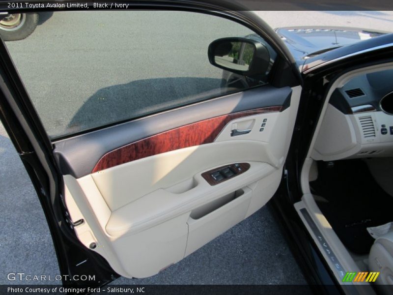 Black / Ivory 2011 Toyota Avalon Limited