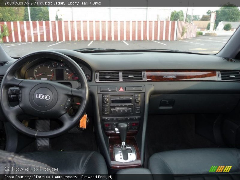 Dashboard of 2000 A6 2.7T quattro Sedan