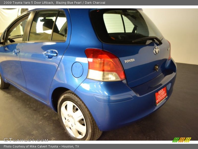 Blazing Blue Pearl / Dark Charcoal 2009 Toyota Yaris 5 Door Liftback