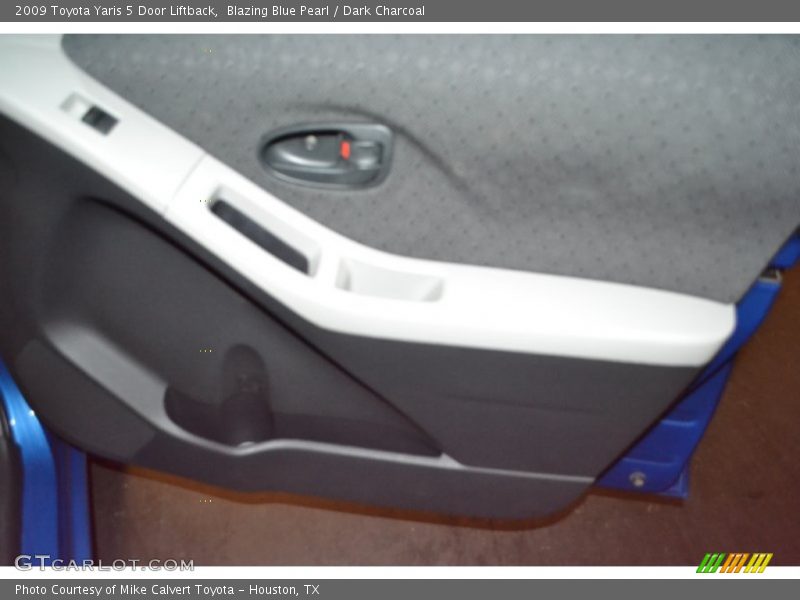 Blazing Blue Pearl / Dark Charcoal 2009 Toyota Yaris 5 Door Liftback