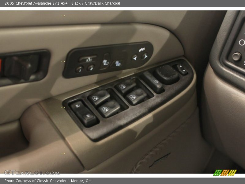 Black / Gray/Dark Charcoal 2005 Chevrolet Avalanche Z71 4x4