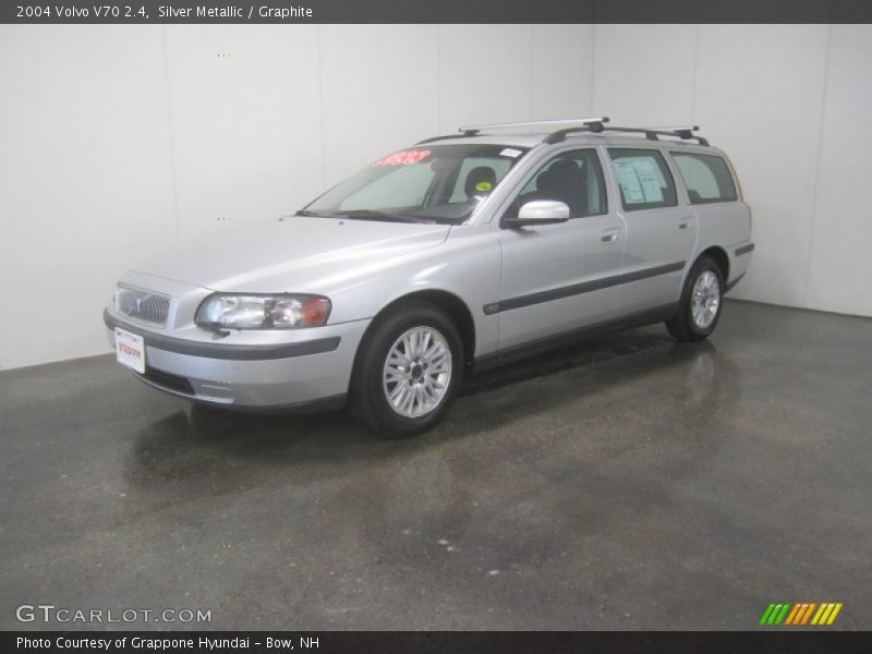 Silver Metallic / Graphite 2004 Volvo V70 2.4