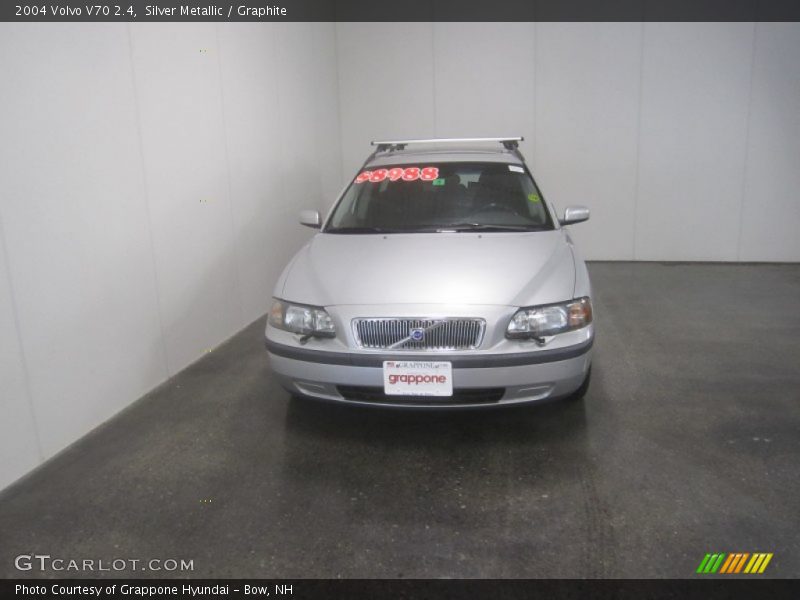 Silver Metallic / Graphite 2004 Volvo V70 2.4