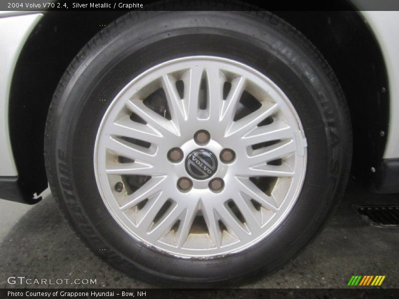 Silver Metallic / Graphite 2004 Volvo V70 2.4