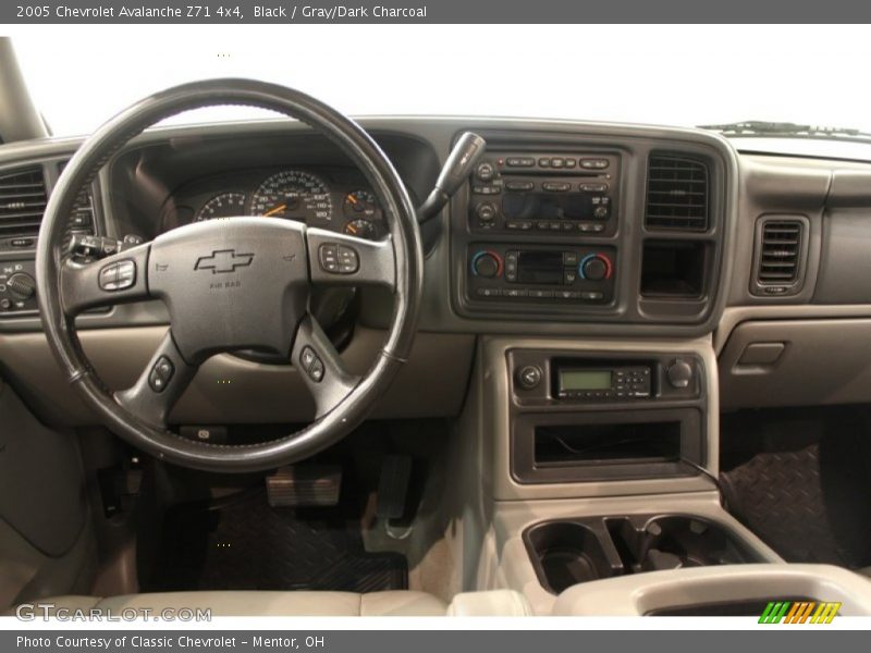 Black / Gray/Dark Charcoal 2005 Chevrolet Avalanche Z71 4x4