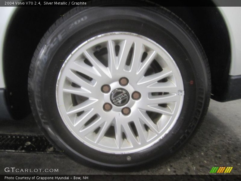 Silver Metallic / Graphite 2004 Volvo V70 2.4