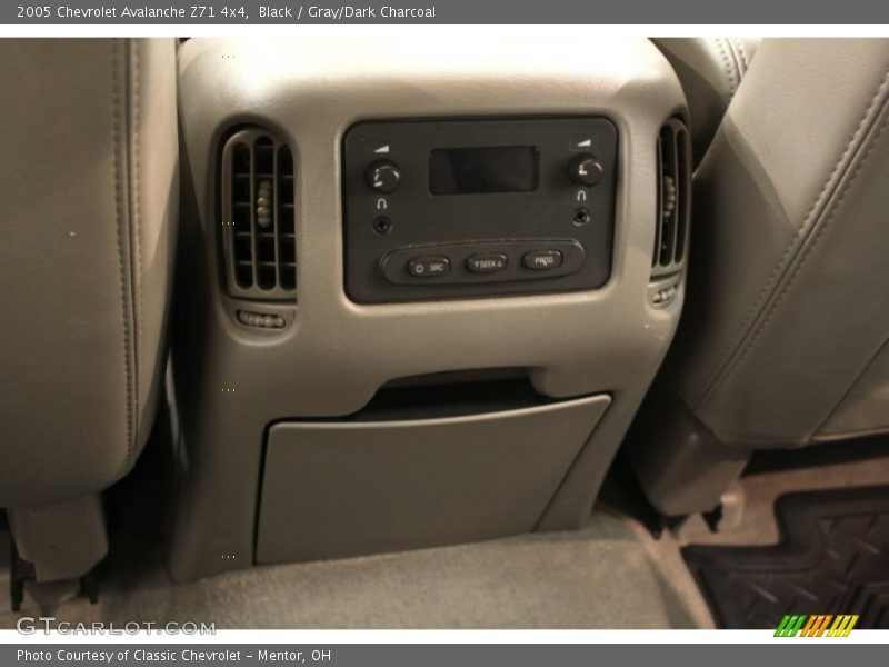 Black / Gray/Dark Charcoal 2005 Chevrolet Avalanche Z71 4x4