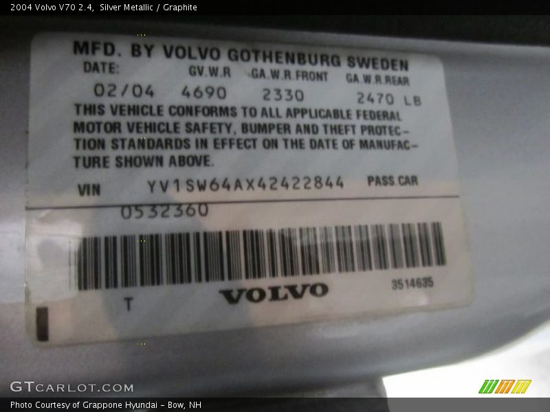 Silver Metallic / Graphite 2004 Volvo V70 2.4