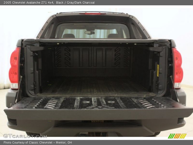 Black / Gray/Dark Charcoal 2005 Chevrolet Avalanche Z71 4x4