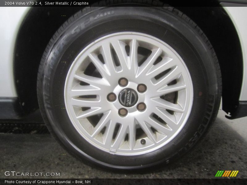 Silver Metallic / Graphite 2004 Volvo V70 2.4