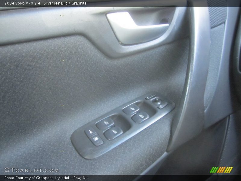 Silver Metallic / Graphite 2004 Volvo V70 2.4