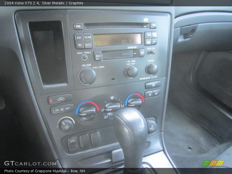 Silver Metallic / Graphite 2004 Volvo V70 2.4