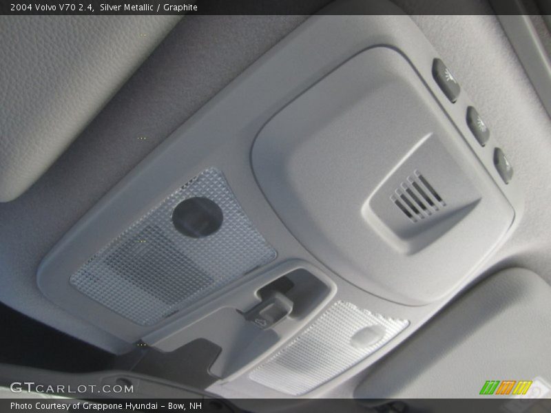 Silver Metallic / Graphite 2004 Volvo V70 2.4