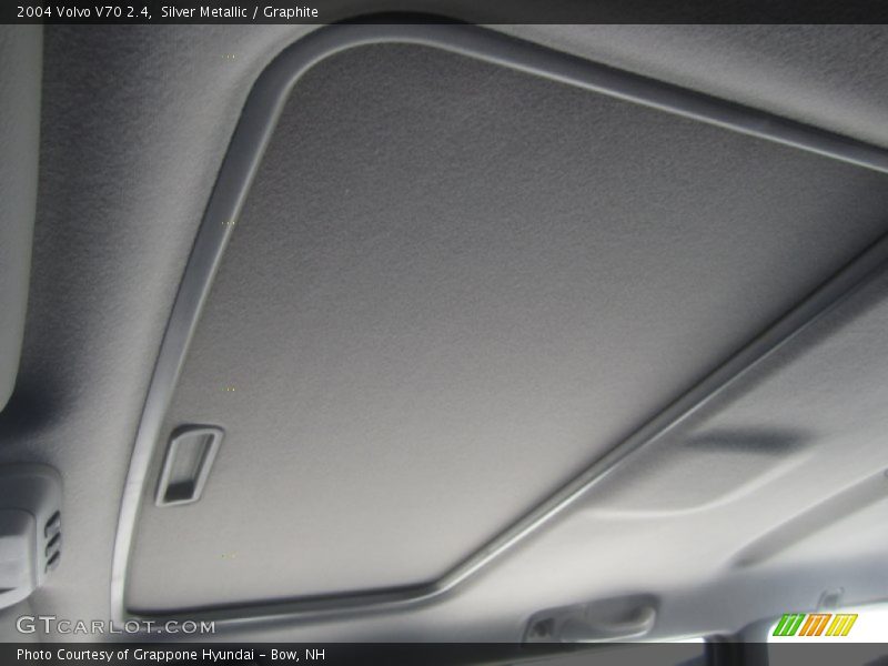 Silver Metallic / Graphite 2004 Volvo V70 2.4