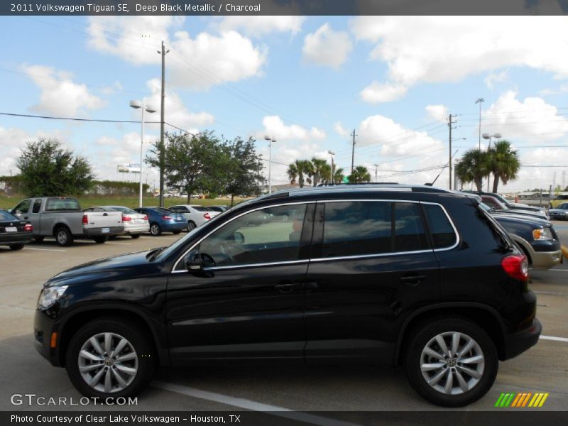 Deep Black Metallic / Charcoal 2011 Volkswagen Tiguan SE