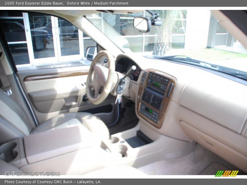 Oxford White / Medium Parchment 2005 Ford Explorer Eddie Bauer