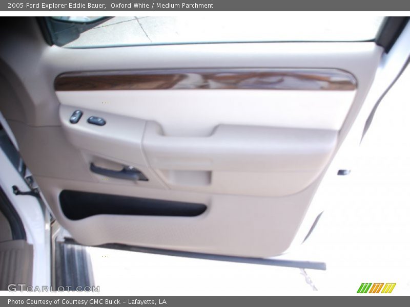 Oxford White / Medium Parchment 2005 Ford Explorer Eddie Bauer