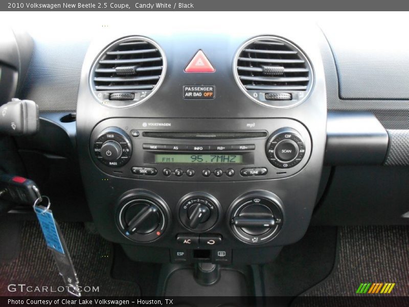 Candy White / Black 2010 Volkswagen New Beetle 2.5 Coupe
