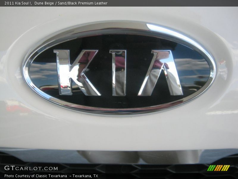Dune Beige / Sand/Black Premium Leather 2011 Kia Soul !