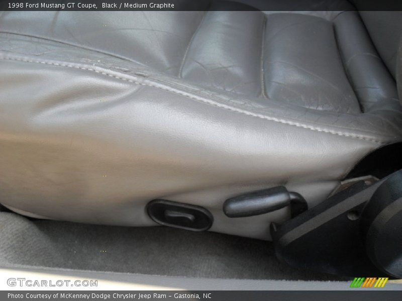 Black / Medium Graphite 1998 Ford Mustang GT Coupe